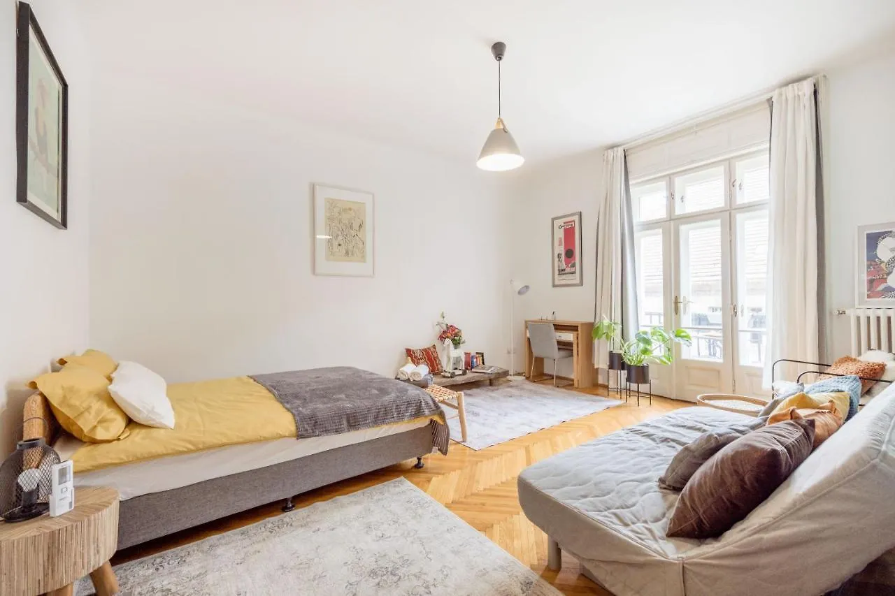 Modern Flat In Heritage District Near The City Center Budapest Apartment